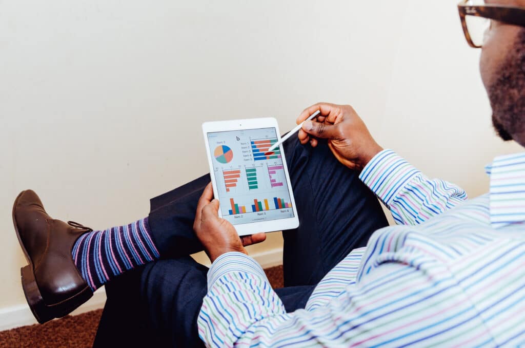 CX Analyst using a table to analyze feedback from follow up questions after a net promoter score survey